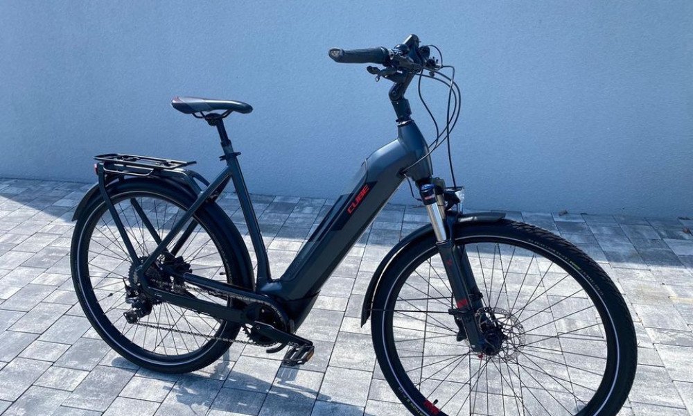 Damen E bike Cube Kathmandu Hybrid
