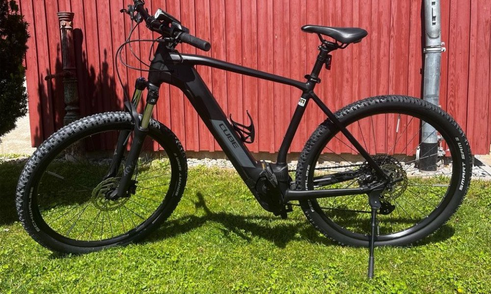 Cube Reaction Hybrid Pro